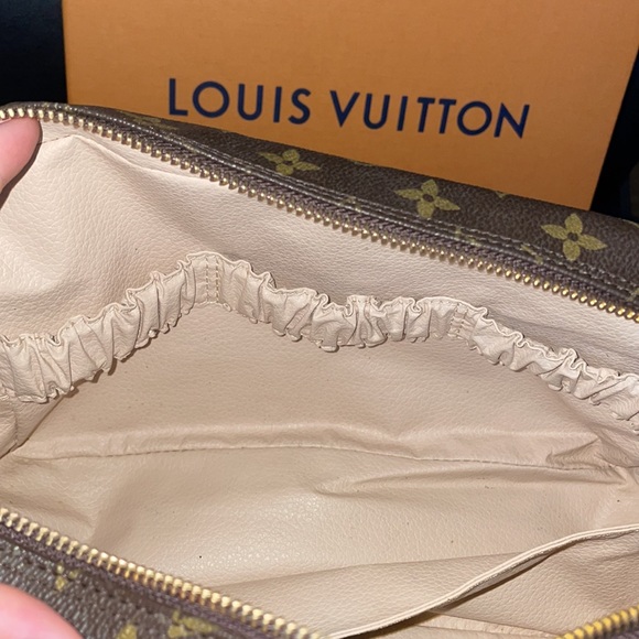 ❌Sold❌Authentic LV Vintage Monogram Toiletry Trousse 28💥 - Picture 13 of 17